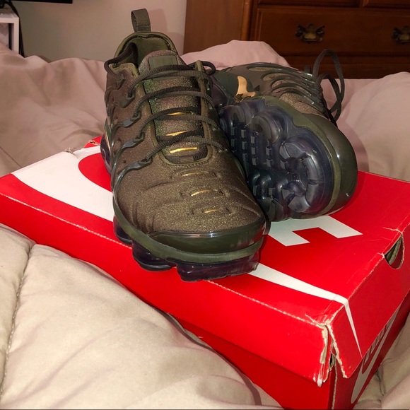 Air Vapormax Plus - Picture 2 of 2